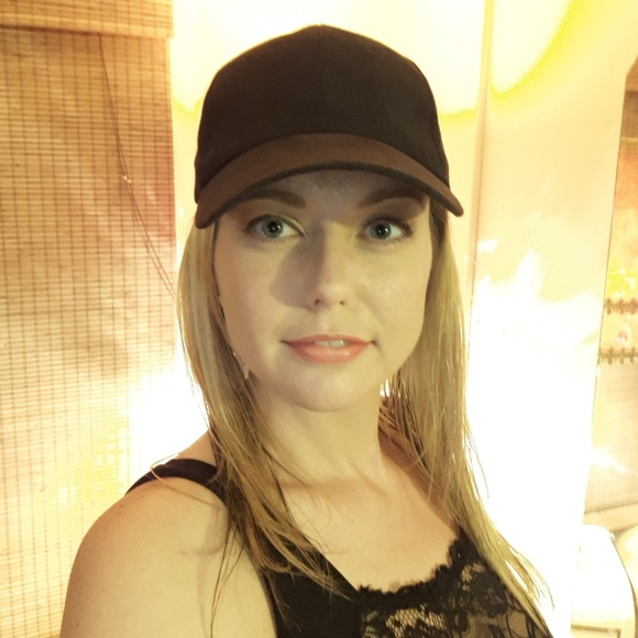 Meet your Posher, Crystal - Picture 5 of 6